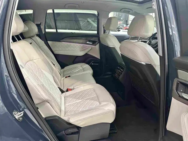 Audi Q6 — Фото автомобиля 17
