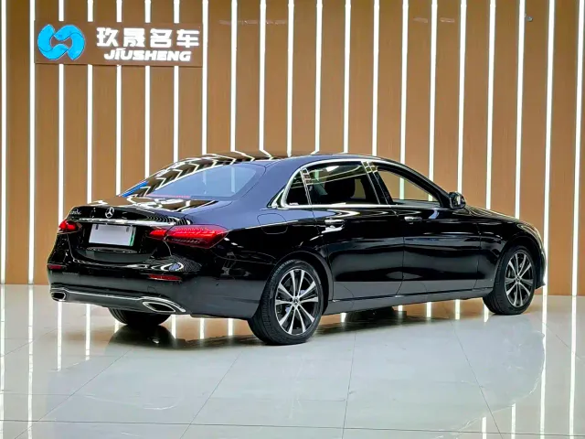 Mercedes-Benz E-Class — Фото автомобиля 18