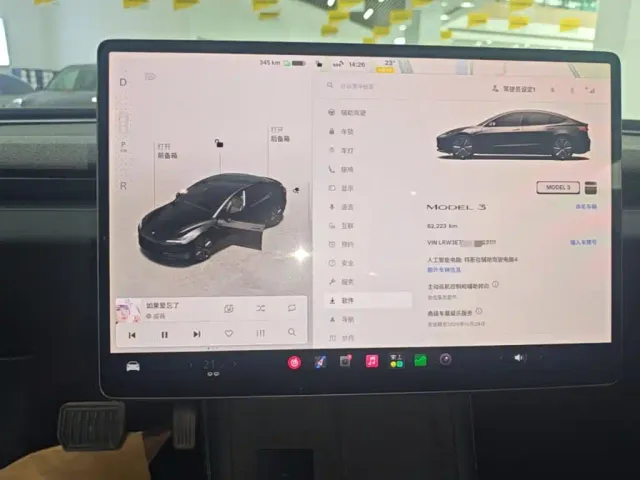 Tesla Model 3 — Фото автомобиля 11