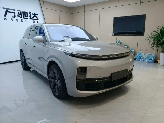 Li Auto L8 — Фото автомобиля 2