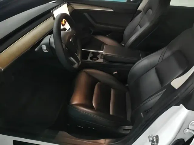 Tesla Model 3 — Фото автомобиля 14