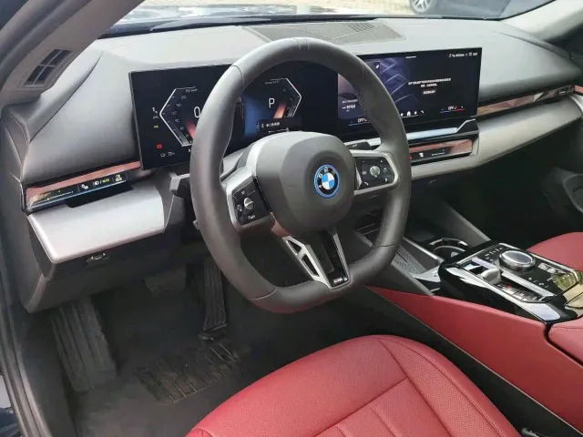 BMW i5 — Фото автомобиля 10