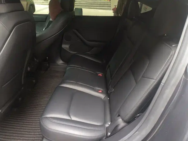 Tesla Model Y — Фото автомобиля 16