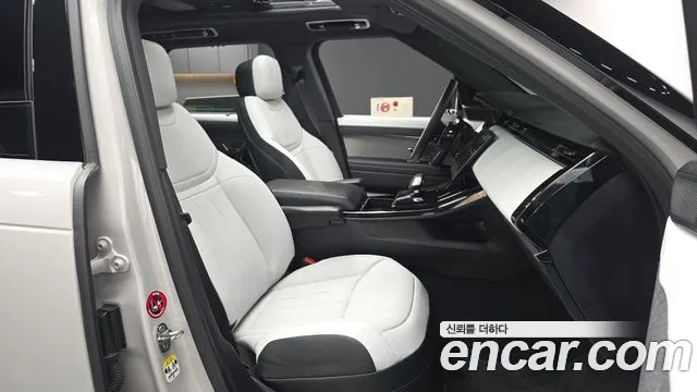 Land Rover Range Rover Sport — Фото автомобиля 11