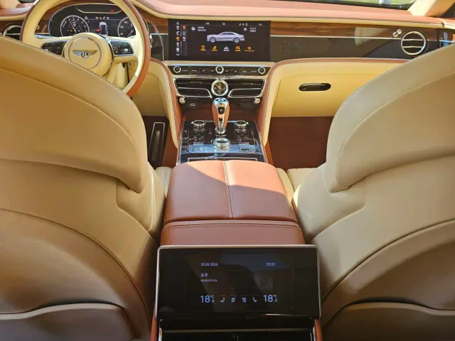 Bentley Flying Spur — Фото автомобиля 9