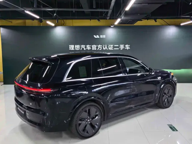 Li Auto L8 — Фото автомобиля 11