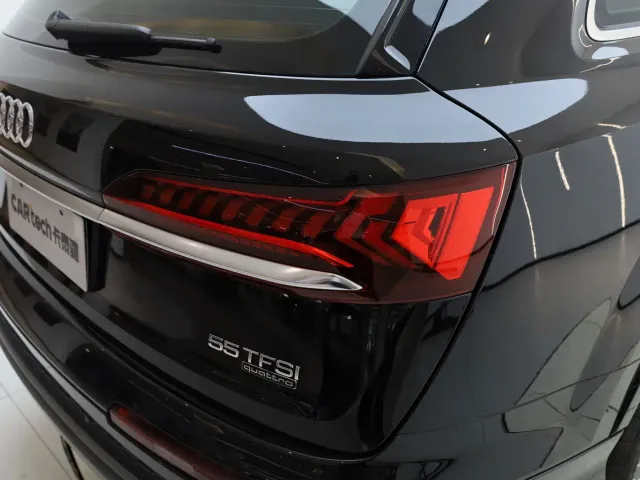 Audi Q7 — Фото автомобиля 28