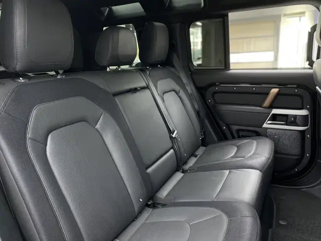 Land Rover Defender — Фото автомобиля 26