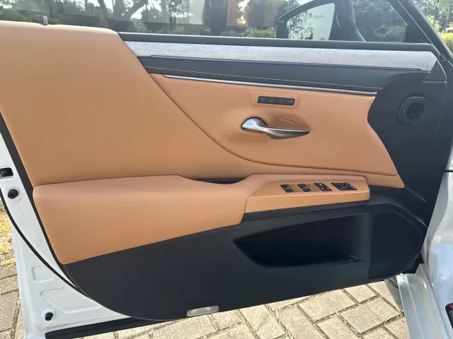 Lexus ES — Фото автомобиля 13
