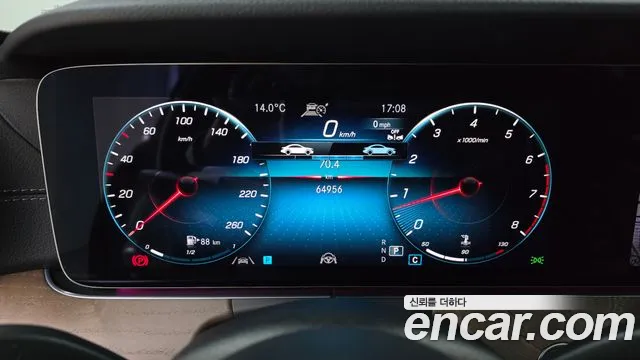 Mercedes-Benz E-Class — Фото автомобиля 8
