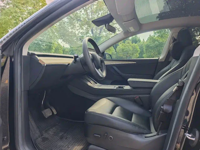 Tesla Model Y — Фото автомобиля 8