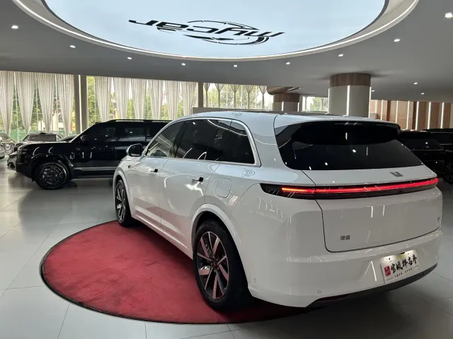 Li Auto L7 — Фото автомобиля 6
