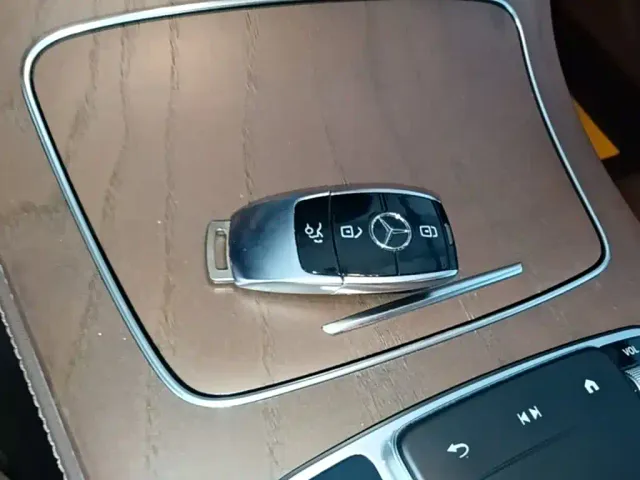 Mercedes-Benz E-Class — Фото автомобиля 8