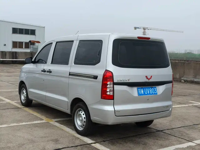 Wuling Hongguang V — Фото автомобиля 5