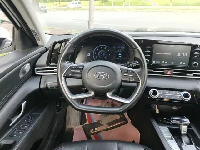Hyundai Elantra — Фото автомобиля 10