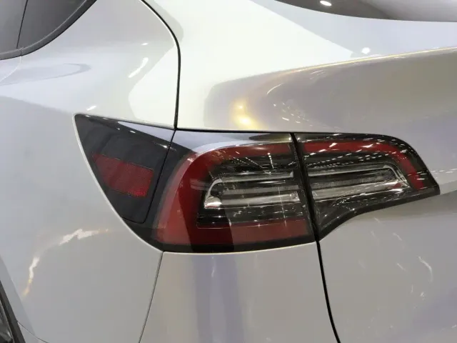 Tesla Model Y — Фото автомобиля 19