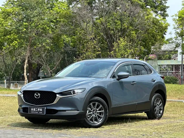 Фотография автомобиля — Mazda CX-30