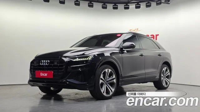 Фотография автомобиля — Audi Q8 4M