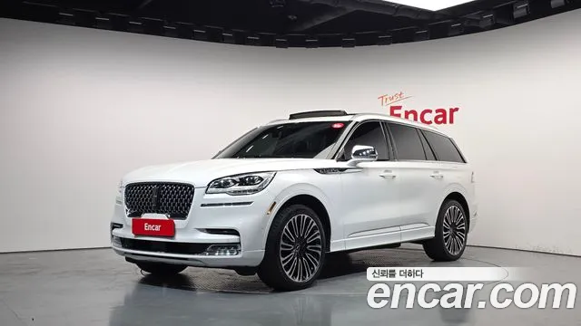 Фотография автомобиля — Lincoln Aviator 2nd Gen