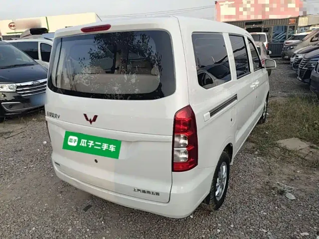Wuling Hongguang V — Фото автомобиля 6