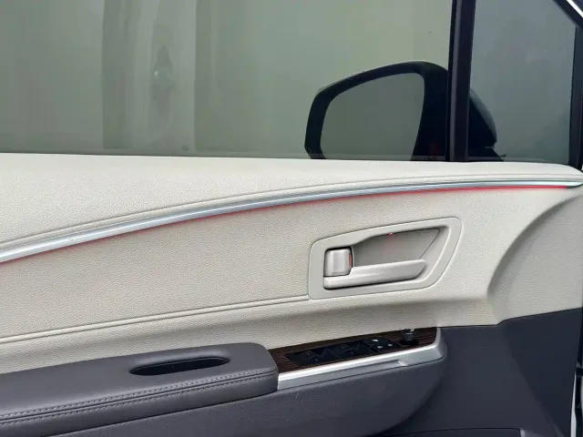 Toyota Sienna — Фото автомобиля 14