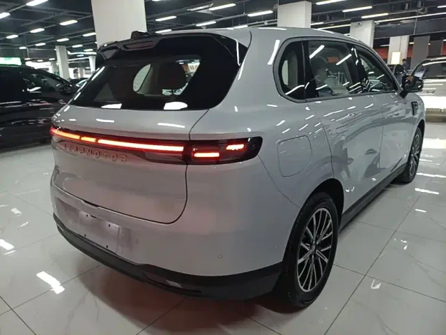 Leapmotor B10 — Фото автомобиля 6