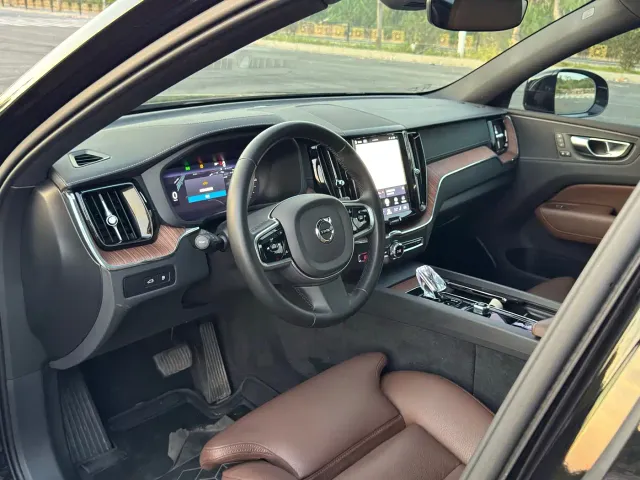 Volvo XC60 — Фото автомобиля 9