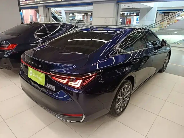 Lexus ES — Фото автомобиля 6