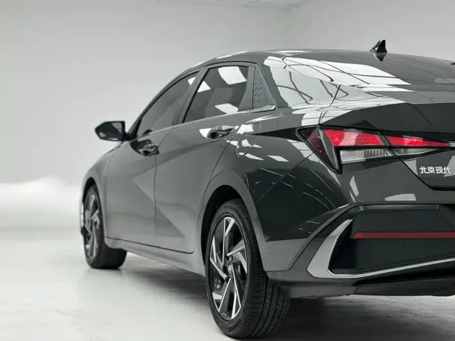 Hyundai Elantra — Фото автомобиля 10