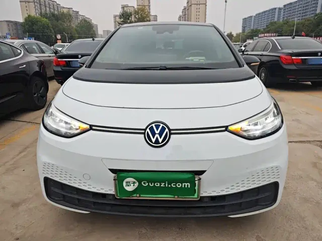 Volkswagen ID.3 — Фото автомобиля 2