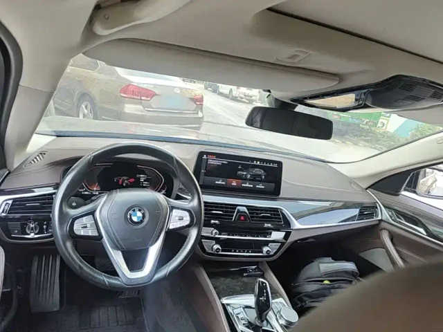 BMW 5 Series — Фото автомобиля 9