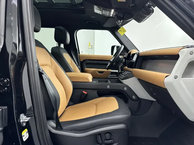Land Rover Defender — Фото автомобиля 12
