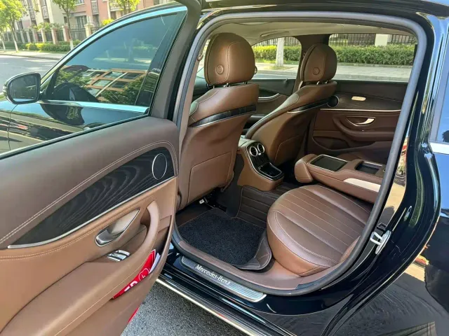 Mercedes-Benz E-Class — Фото автомобиля 5