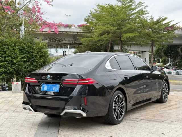 BMW 5 Series — Фото автомобиля 6