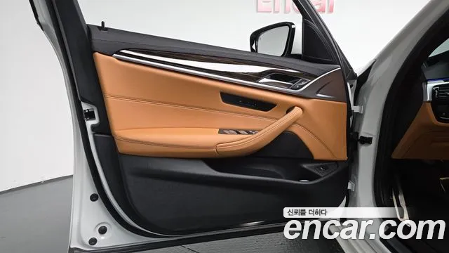 BMW 5 Series G30 — Фото автомобиля 12