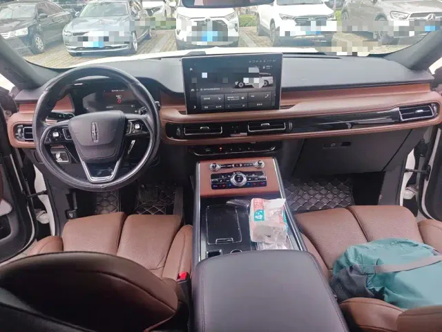 Lincoln Aviator — Фото автомобиля 5