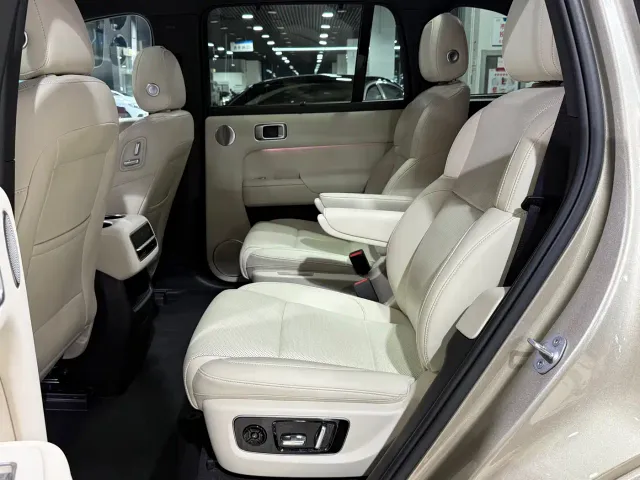Li Auto L8 — Фото автомобиля 6