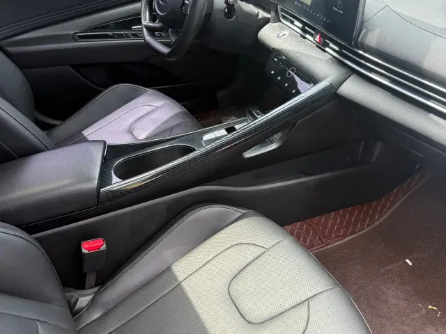Hyundai Elantra — Фото автомобиля 6