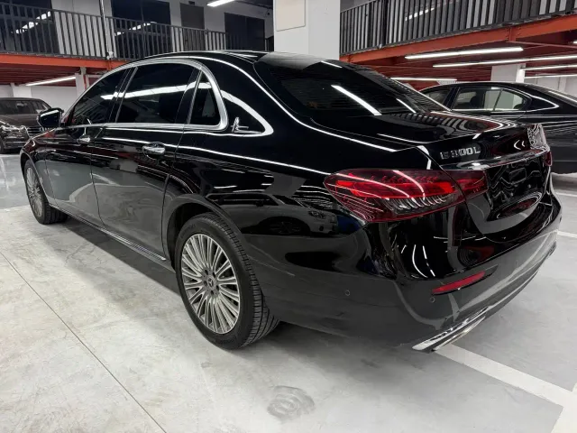 Mercedes-Benz E-Class — Фото автомобиля 19