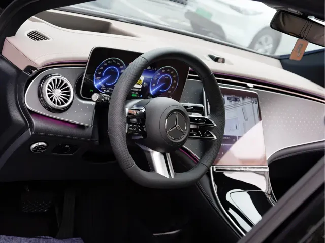 Mercedes-Benz EQE SUV — Фото автомобиля 10
