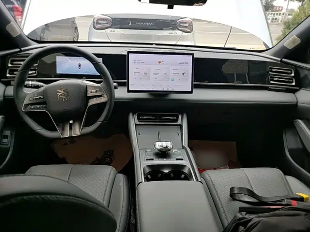 BYD Qin L — Фото автомобиля 9