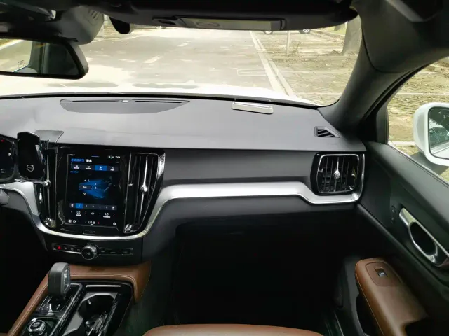 Volvo S60 Plug-in Hybrid — Фото автомобиля 23