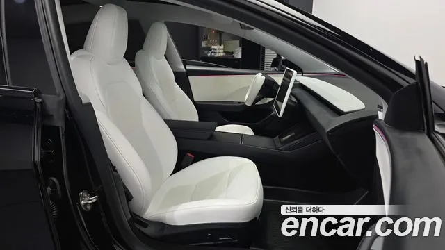 Tesla Model 3 — Фото автомобиля 17