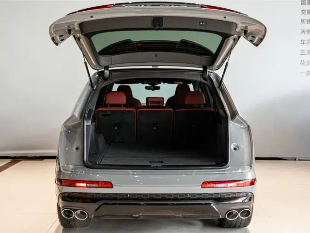 Audi SQ7 — Фото автомобиля 19