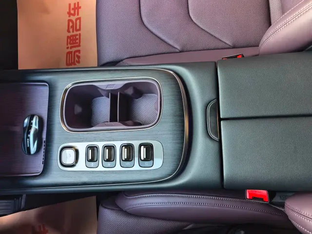 Xiaomi SU7 — Фото автомобиля 17