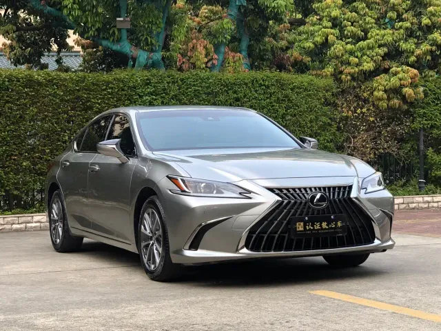 Lexus ES — Фото автомобиля 3