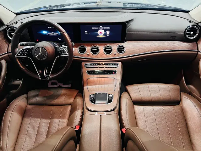 Mercedes-Benz E-Class — Фото автомобиля 16