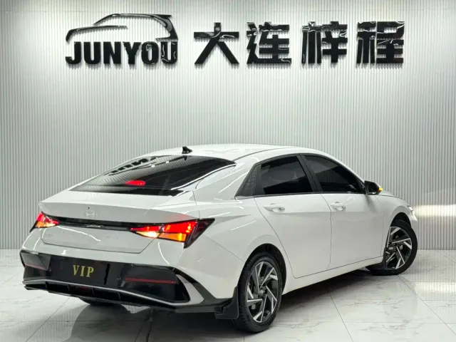 Hyundai Elantra — Фото автомобиля 4