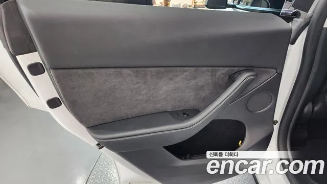 Tesla Model Y — Фото автомобиля 14