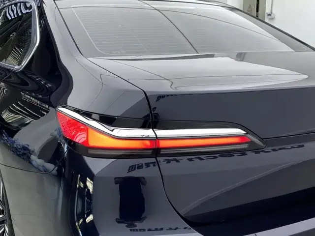 BMW BMW 7 Series 2023 740Li Exclusive M Sport Package — Фото автомобиля 5